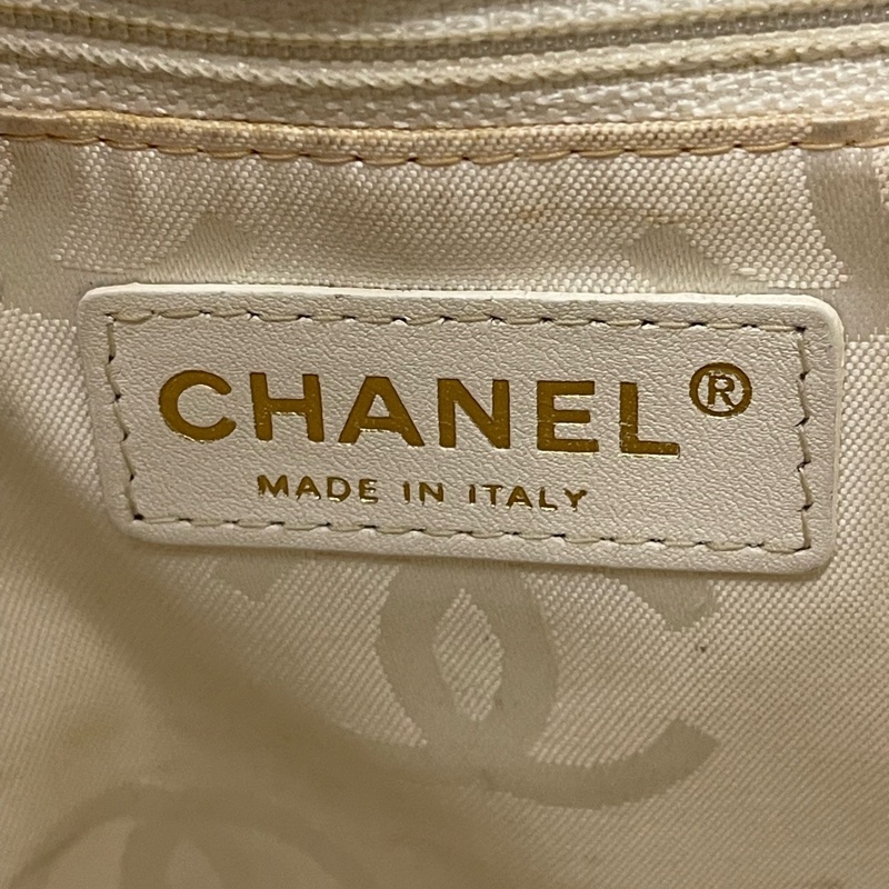 Chanel香奈兒白色外縫線薇薇安手提包-1