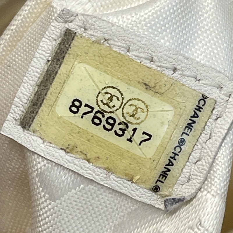 Chanel香奈兒白色外縫線薇薇安手提包-6
