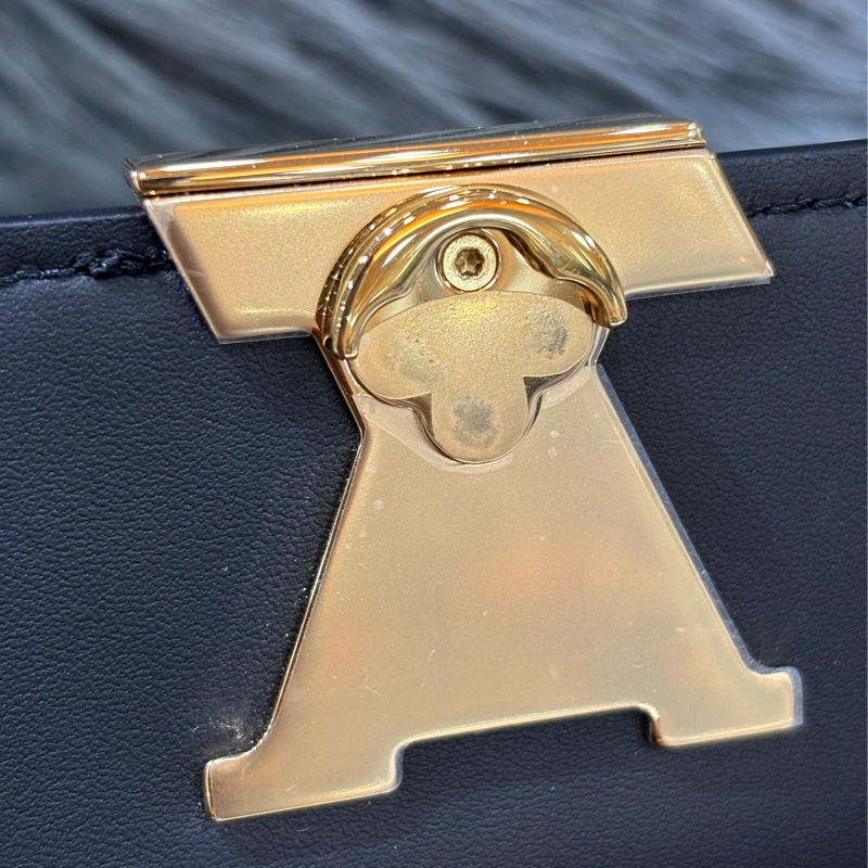 LV M12143 Wallet On Chain Capucines 黑色 牛皮 肩背包 斜背包 麻將包 兩用包-30