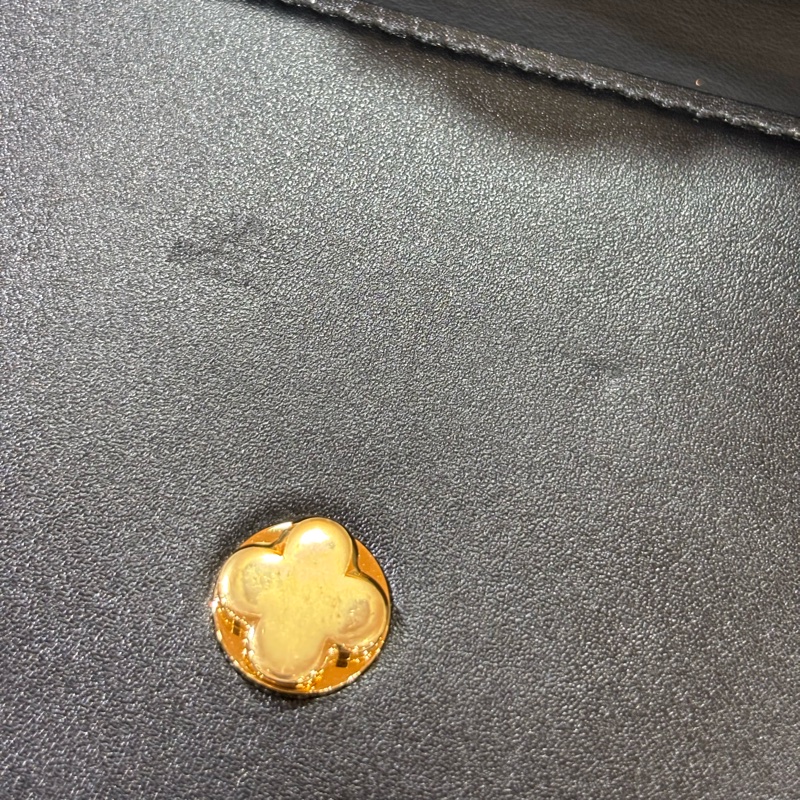 LV M12143 Wallet On Chain Capucines 黑色 牛皮 肩背包 斜背包 麻將包 兩用包-33