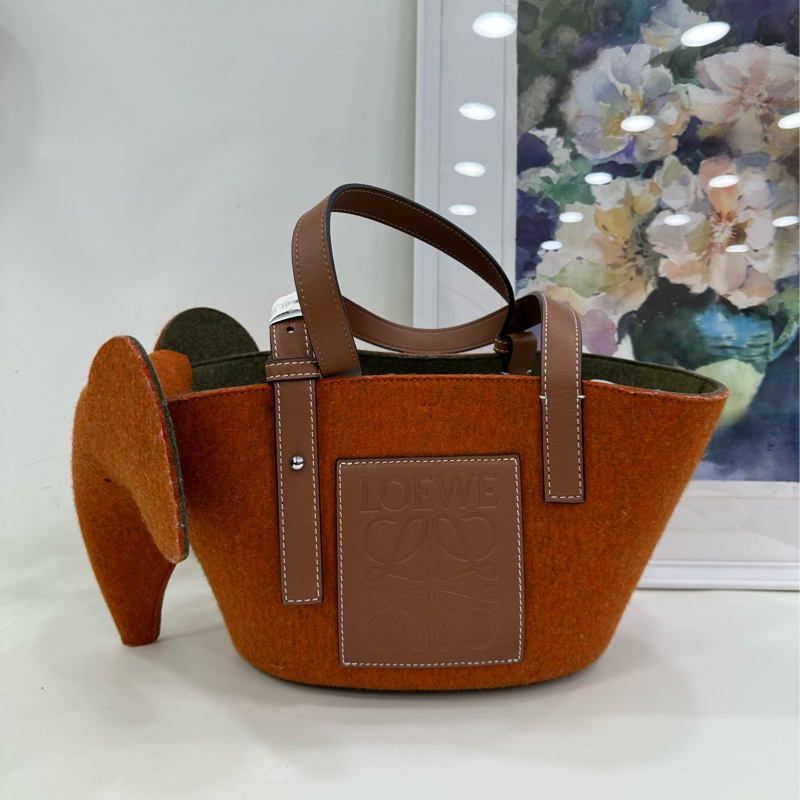 Loewe 小象手提包 牛皮+毛氈 男女同款 很可愛哈 閒置-1