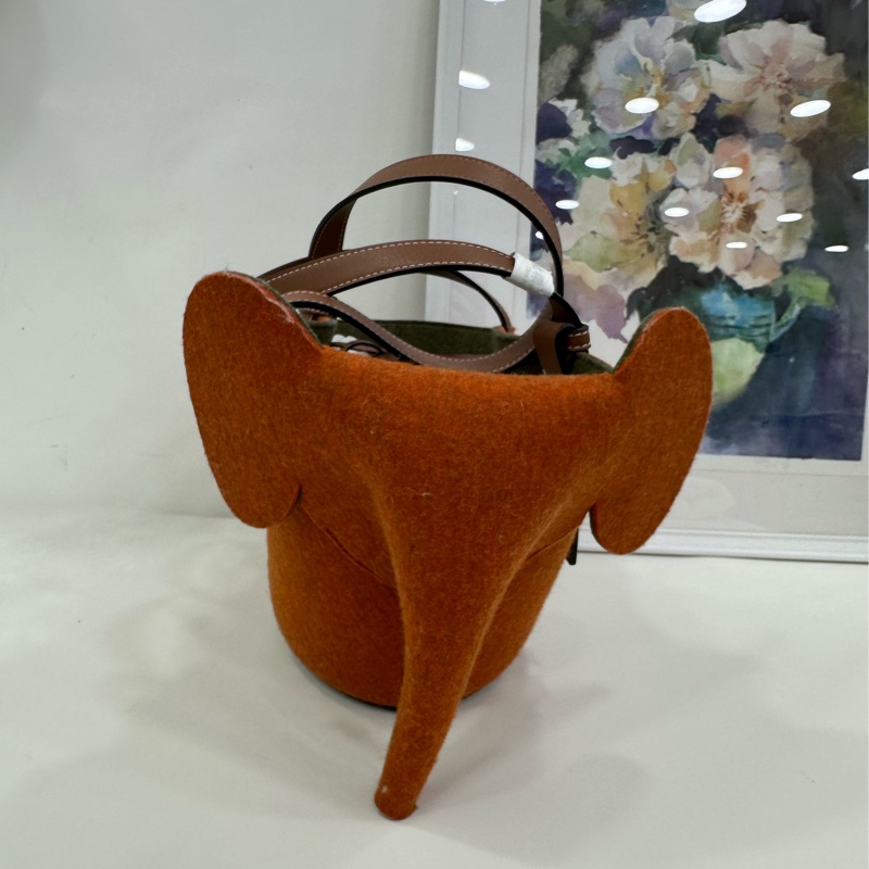 Loewe 小象手提包 牛皮+毛氈 男女同款 很可愛哈 閒置-2