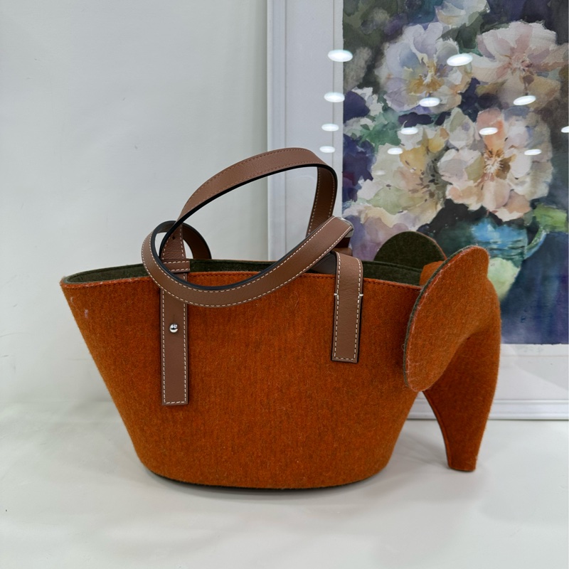 Loewe 小象手提包 牛皮+毛氈 男女同款 很可愛哈 閒置-3