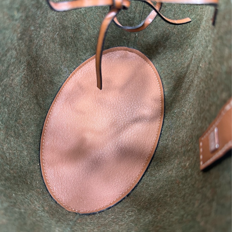 Loewe 小象手提包 牛皮+毛氈 男女同款 很可愛哈 閒置-8