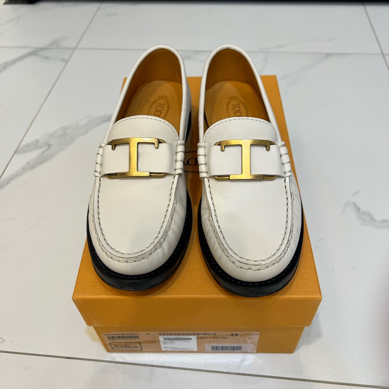 TOD’S杏色樂福鞋-0