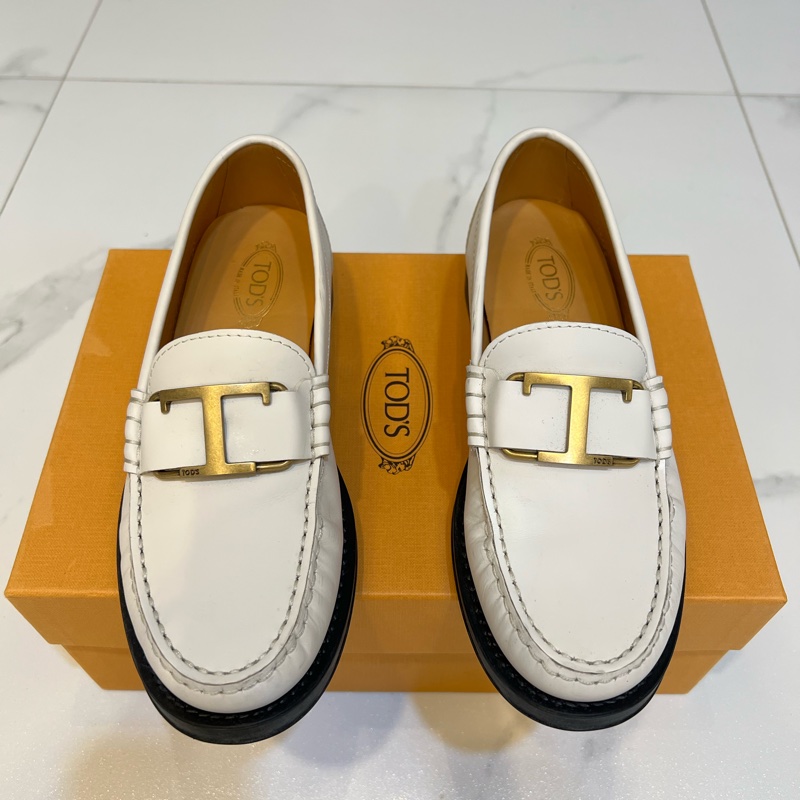 TOD’S杏色樂福鞋-1