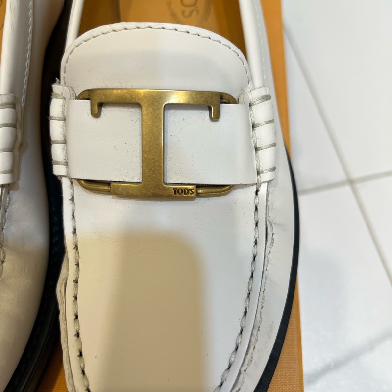 TOD’S杏色樂福鞋-2