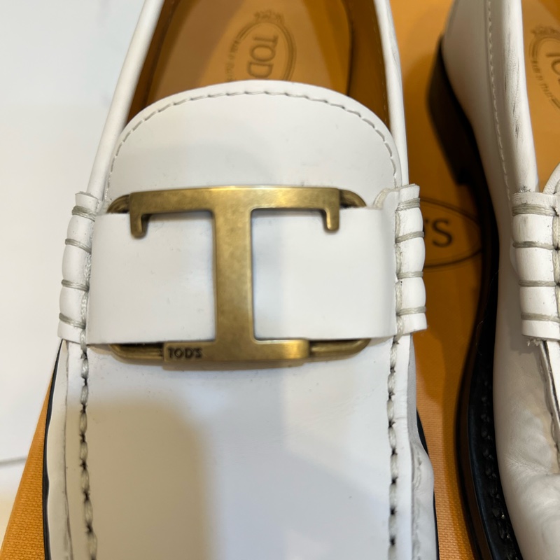 TOD’S杏色樂福鞋-3