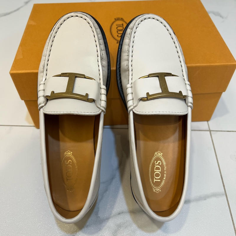 TOD’S杏色樂福鞋-5