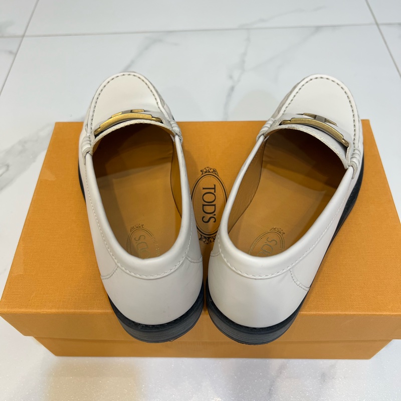 TOD’S杏色樂福鞋-8