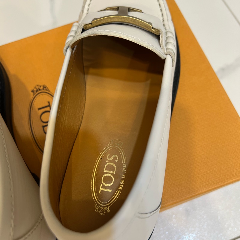 TOD’S杏色樂福鞋-9