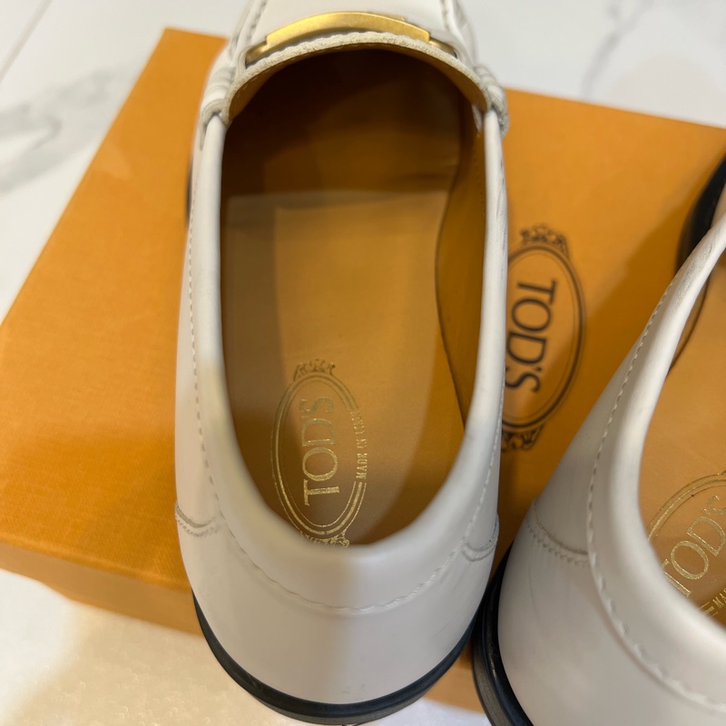 TOD’S杏色樂福鞋-10