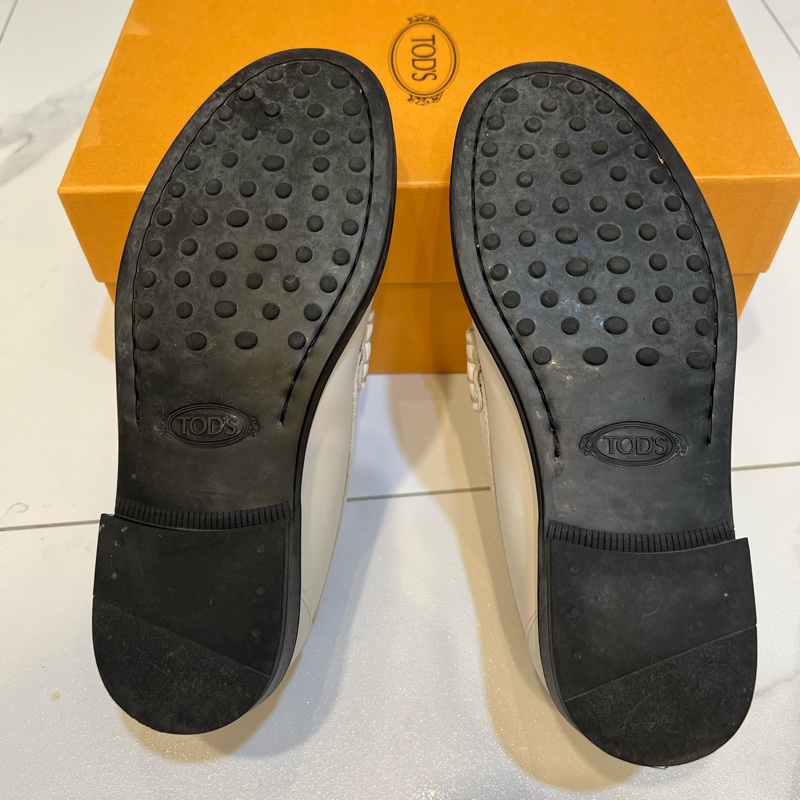 TOD’S杏色樂福鞋-11