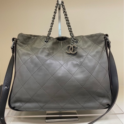 CHANEL 灰綠色拼皮外縫托特包 15開
