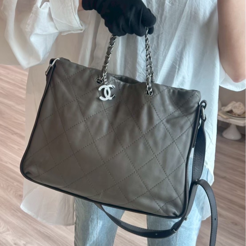 CHANEL 灰綠色拼皮外縫托特包 15開-13
