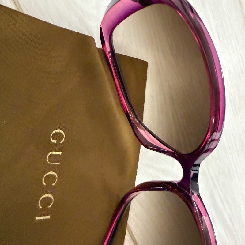 Gucci 經典條紋Logo太陽眼鏡大框漸層黑褐色-1