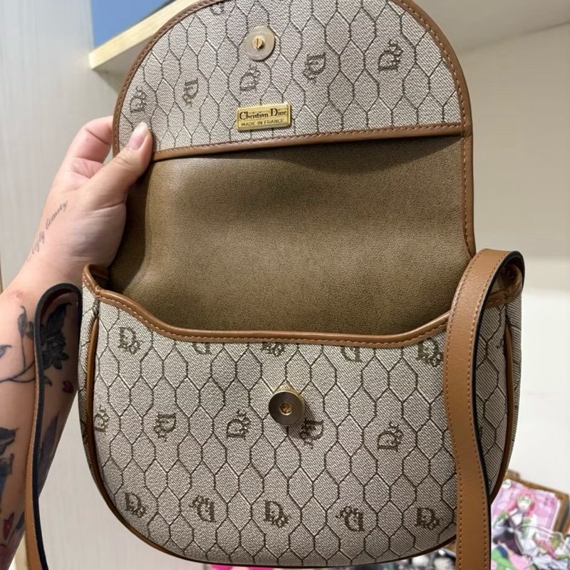 Christian DIOR vintage米色蜂巢小圓金釦馬鞍包-3