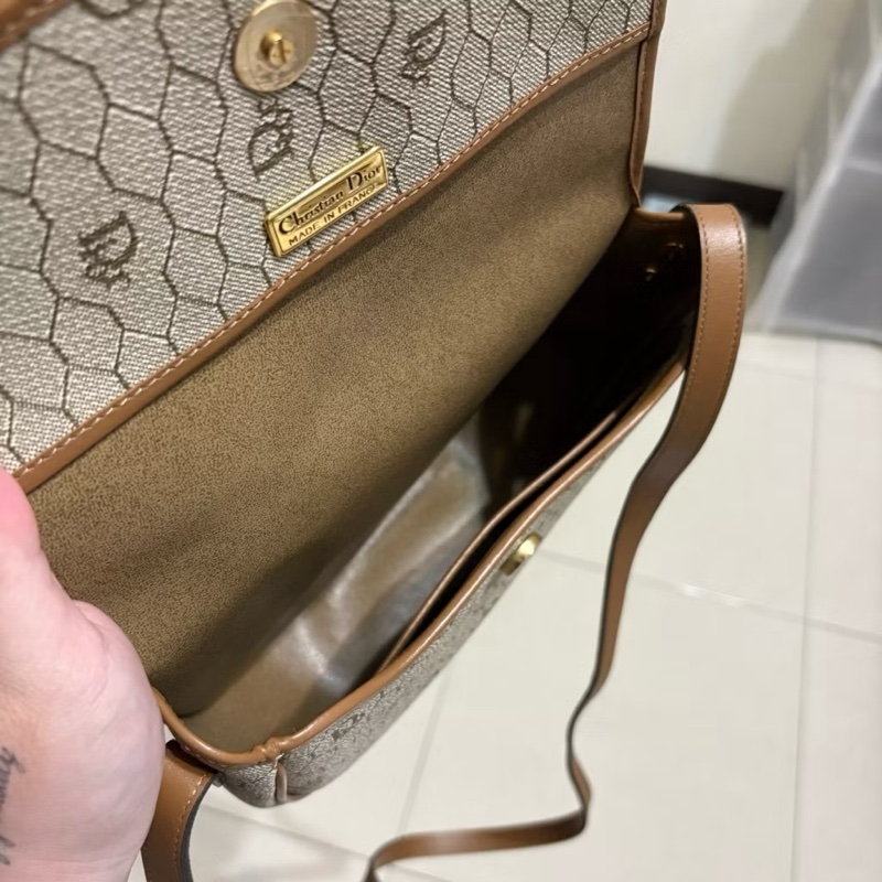 Christian DIOR vintage米色蜂巢小圓金釦馬鞍包-4