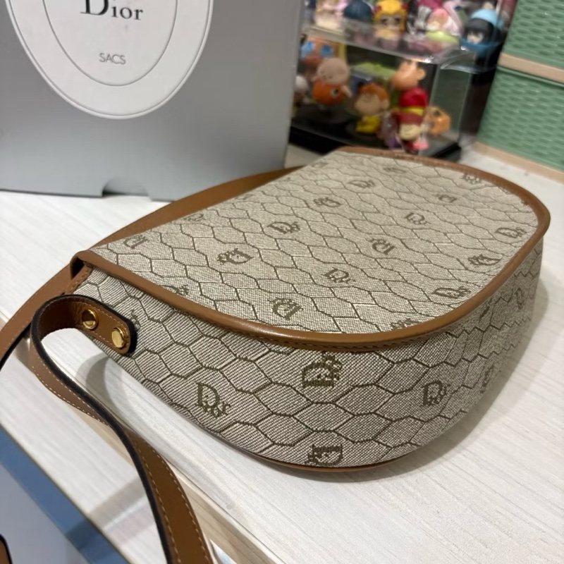 Christian DIOR vintage米色蜂巢小圓金釦馬鞍包-9