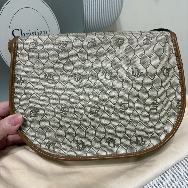 Christian DIOR vintage米色蜂巢小圓金釦馬鞍包-6