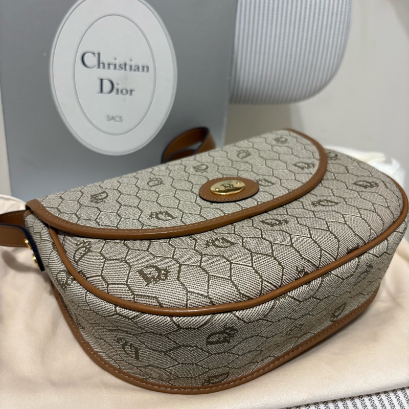 Christian DIOR vintage米色蜂巢小圓金釦馬鞍包-9