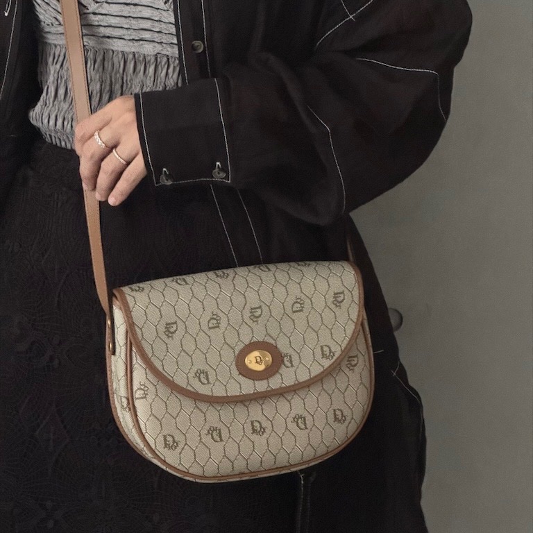 Christian DIOR 迪奧vintage美品古董 奶油米色蜂巢老花小圓金釦馬鞍包 迪奧單肩包 斜背包-11