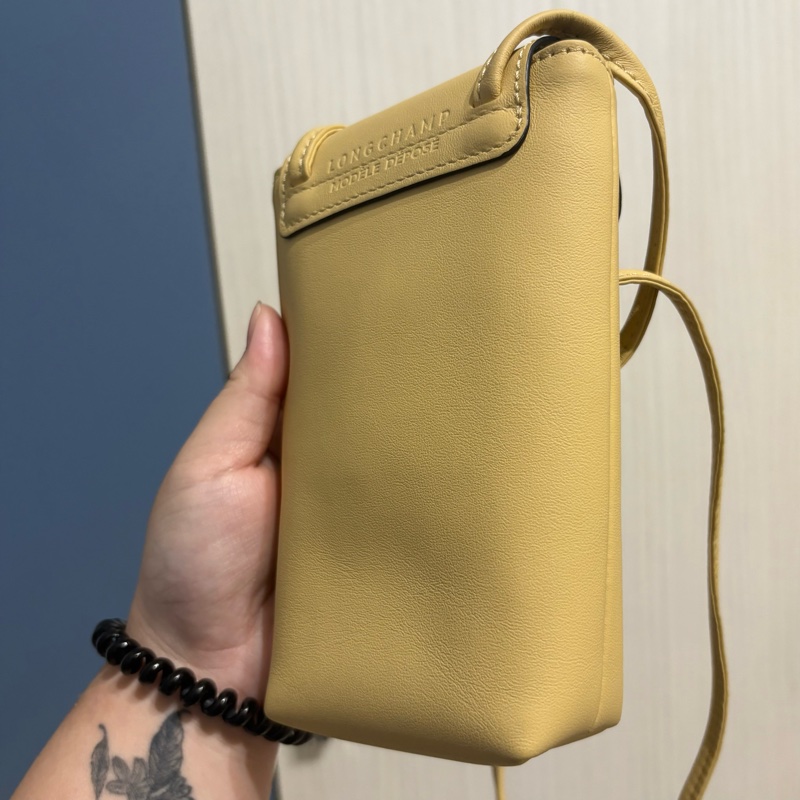 Longchamp LE PLIAGE XTRA系列牛皮翻蓋手機斜背包(小麥黃 小雞黃色)-2