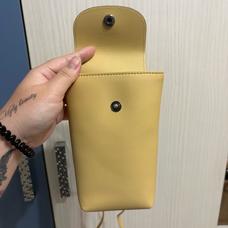 Longchamp LE PLIAGE XTRA系列牛皮翻蓋手機斜背包(小麥黃 小雞黃色)-6