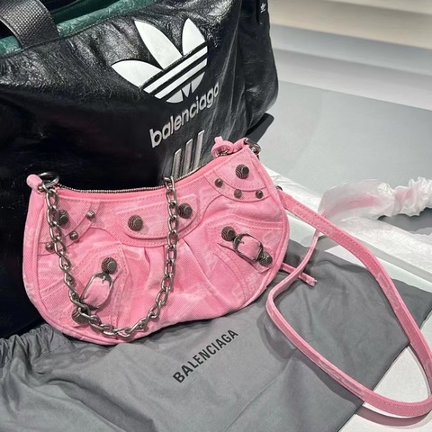🈶️購證❤️ #balenciaga #巴黎世家 粉色 #牛仔 #機車包 #月亮包