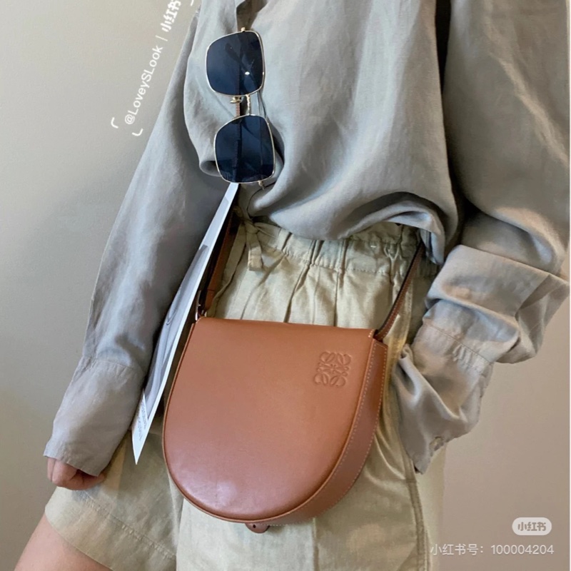 超便宜99新🌟 loewe #馬鞍包 #焦糖色 #郵差包 #腰包-2