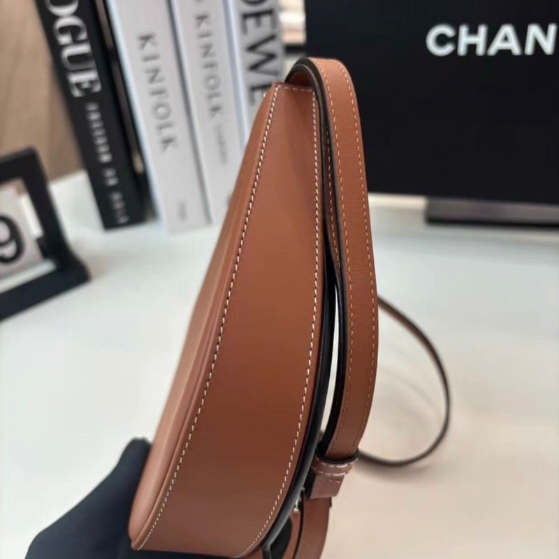 超便宜99新🌟 loewe #馬鞍包 #焦糖色 #郵差包 #腰包-5