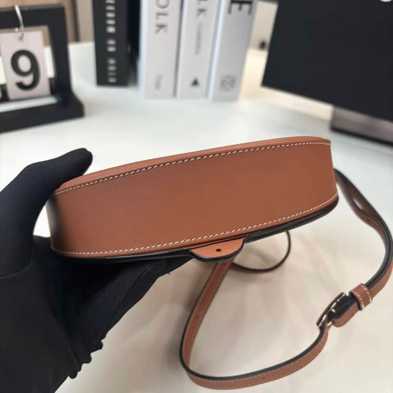超便宜99新🌟 loewe #馬鞍包 #焦糖色 #郵差包 #腰包-6