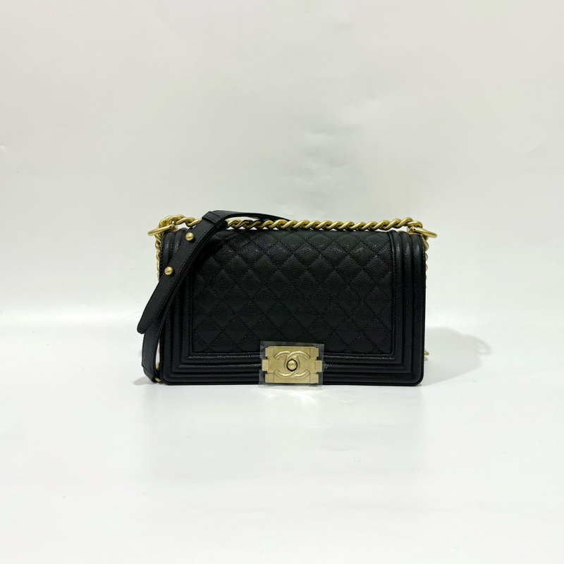 CHANEL黑色荔枝皮金釦BOY25/A67086-0