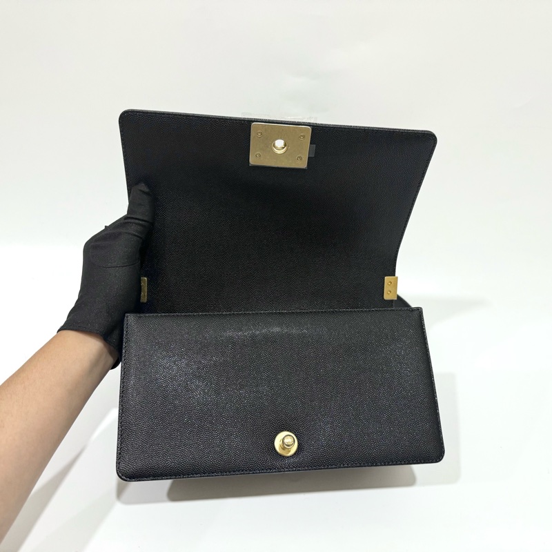 CHANEL黑色荔枝皮金釦BOY25/A67086-6