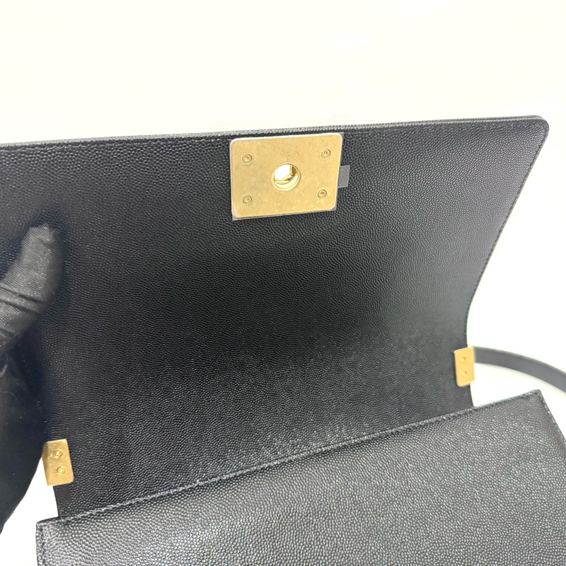 CHANEL黑色荔枝皮金釦BOY25/A67086-13