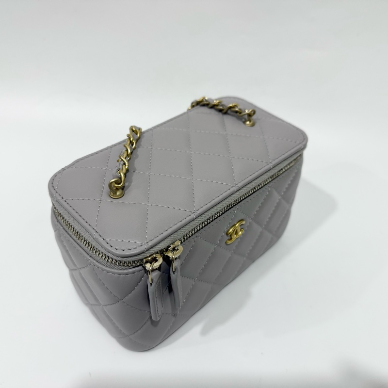 CHANEL灰色羊皮金球調節扣長盒子AP2303-4