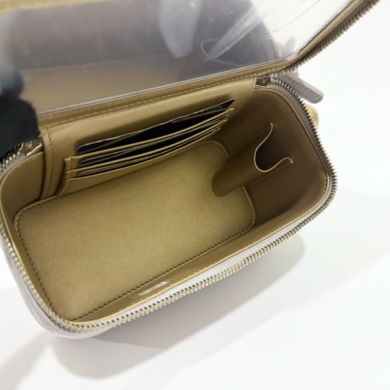 CHANEL灰色羊皮金球調節扣長盒子AP2303-8