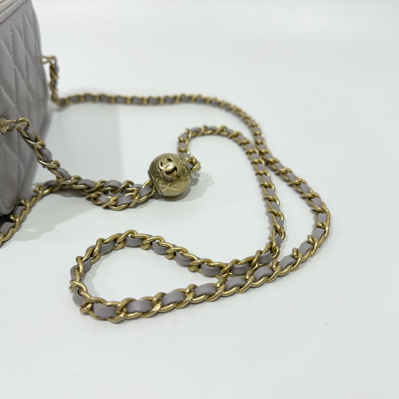 CHANEL灰色羊皮金球調節扣長盒子AP2303-10