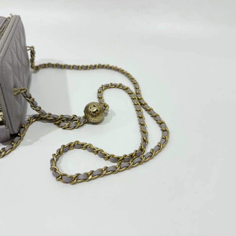 CHANEL灰色羊皮金球調節扣長盒子AP2303-11