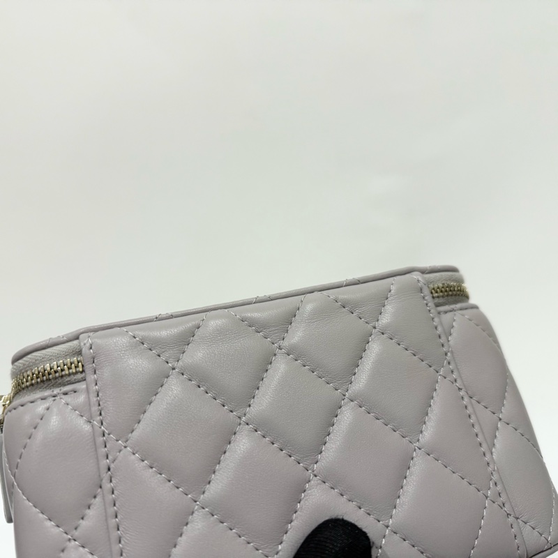 CHANEL灰色羊皮金球調節扣長盒子AP2303-17