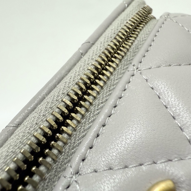 CHANEL灰色羊皮金球調節扣長盒子AP2303-18