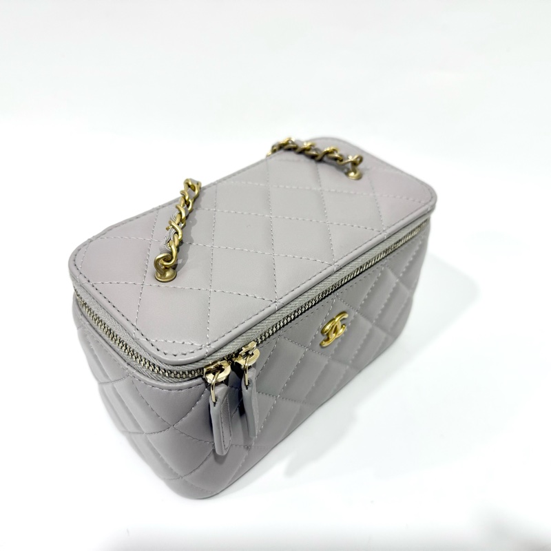 CHANEL灰色羊皮金球調節扣長盒子AP2303-4