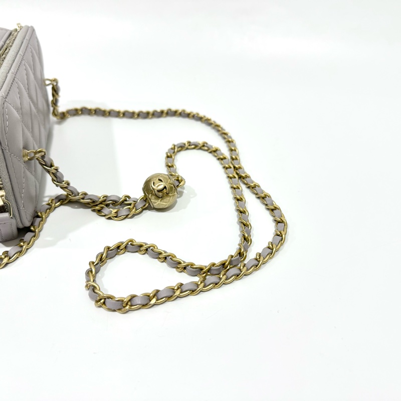 CHANEL灰色羊皮金球調節扣長盒子AP2303-10