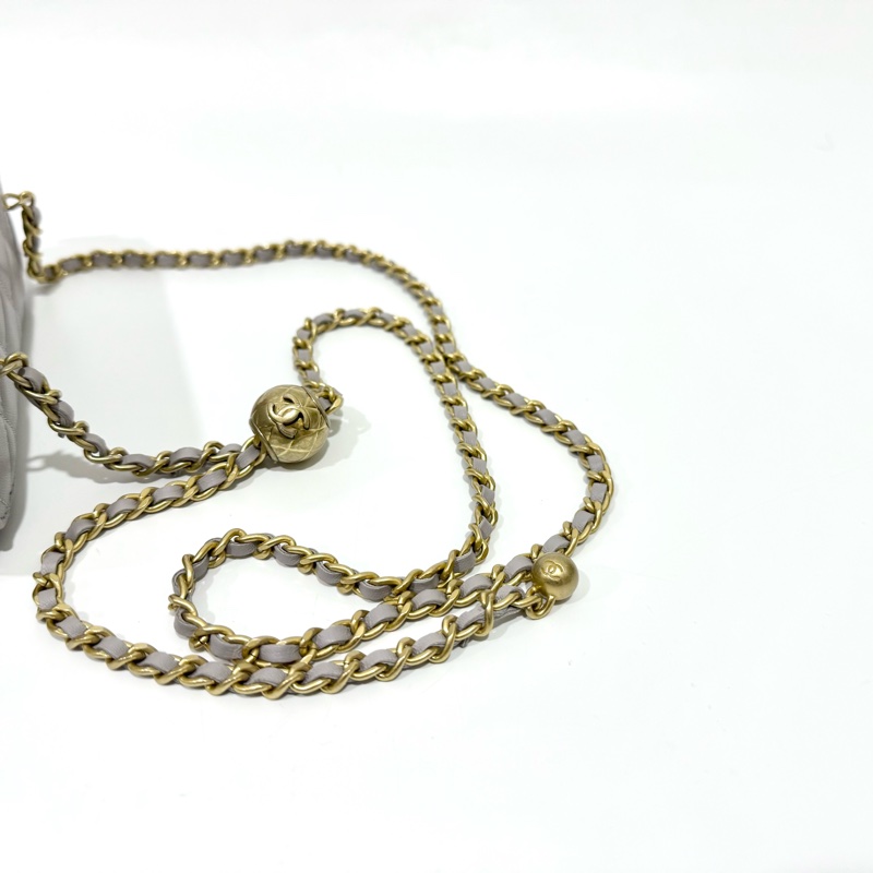 CHANEL灰色羊皮金球調節扣長盒子AP2303-11