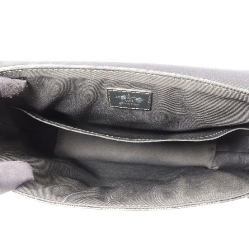 LOUIS VUITTON Damier Graphite Distrist PM銀扣肩背袋-5