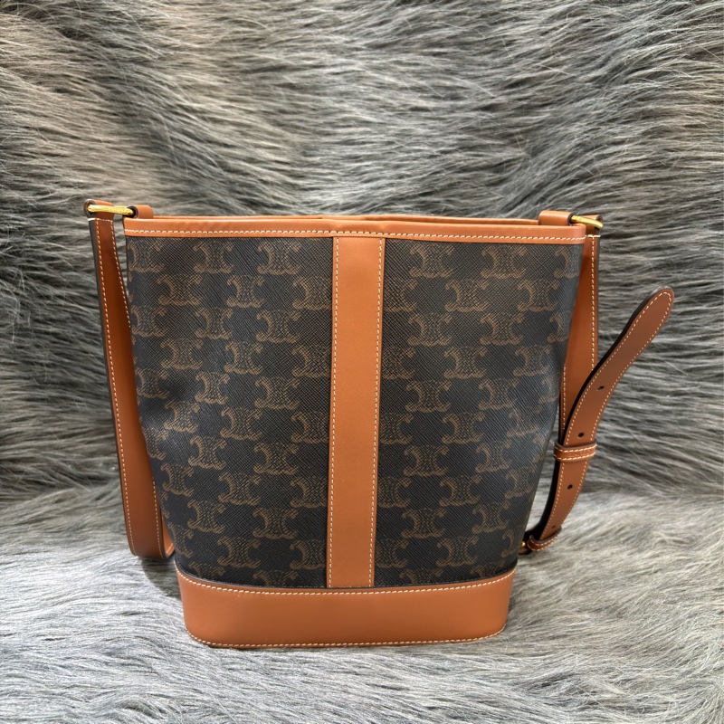 CELINE TRIOMPHE BUCKET 191442 凱旋門摩卡色牛皮 水桶包肩背包斜背包-3