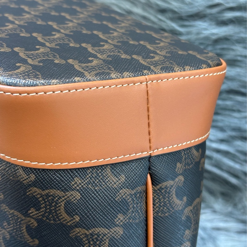 CELINE TRIOMPHE BUCKET 191442 凱旋門摩卡色牛皮 水桶包肩背包斜背包-10
