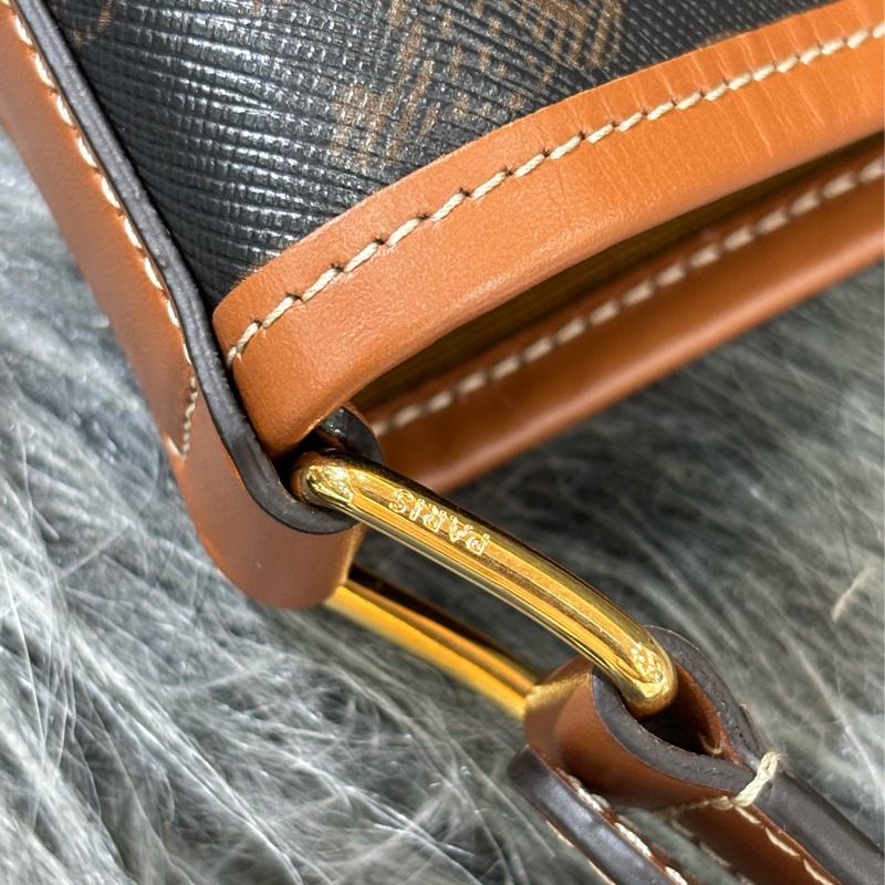 CELINE TRIOMPHE BUCKET 191442 凱旋門摩卡色牛皮 水桶包肩背包斜背包-31
