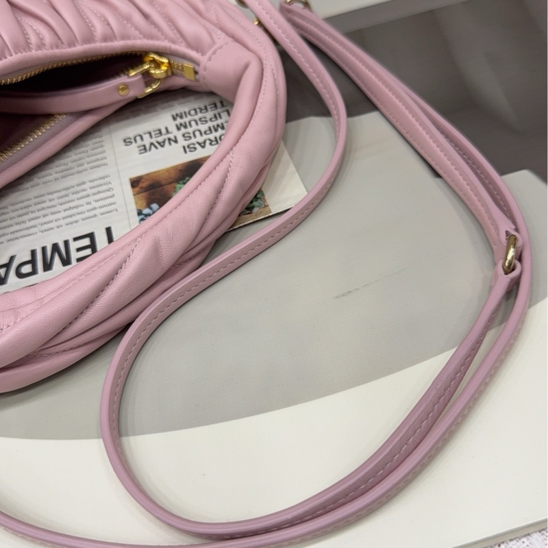 Miumiu粉色呼啦圈芯片款中號-9