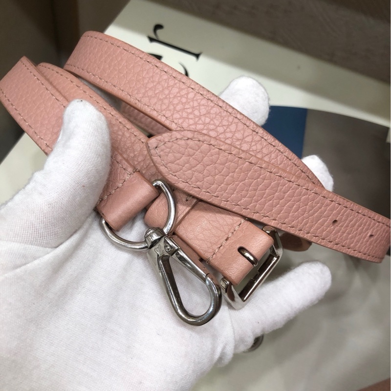 LV 限量铆钉capucines 手提斜挎包 17年-16